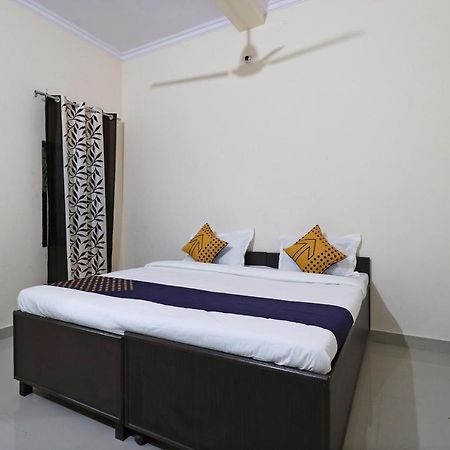 Spot On 61716 Rao Hotel Garhi Harsaru Exterior foto
