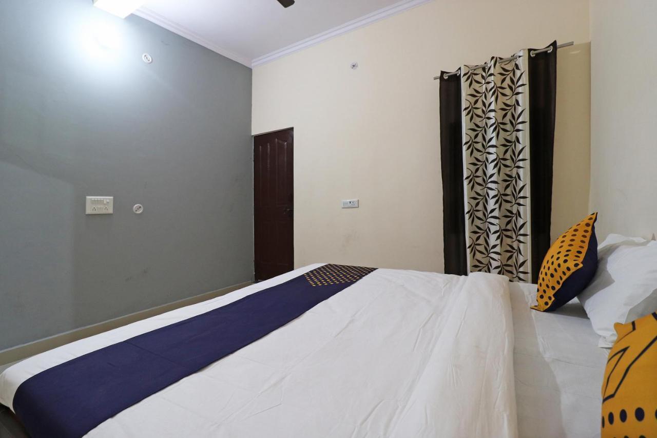 Spot On 61716 Rao Hotel Garhi Harsaru Exterior foto