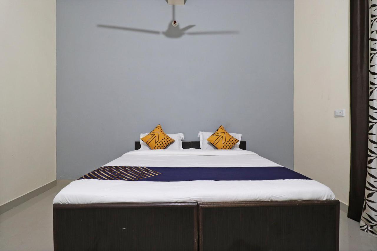 Spot On 61716 Rao Hotel Garhi Harsaru Exterior foto