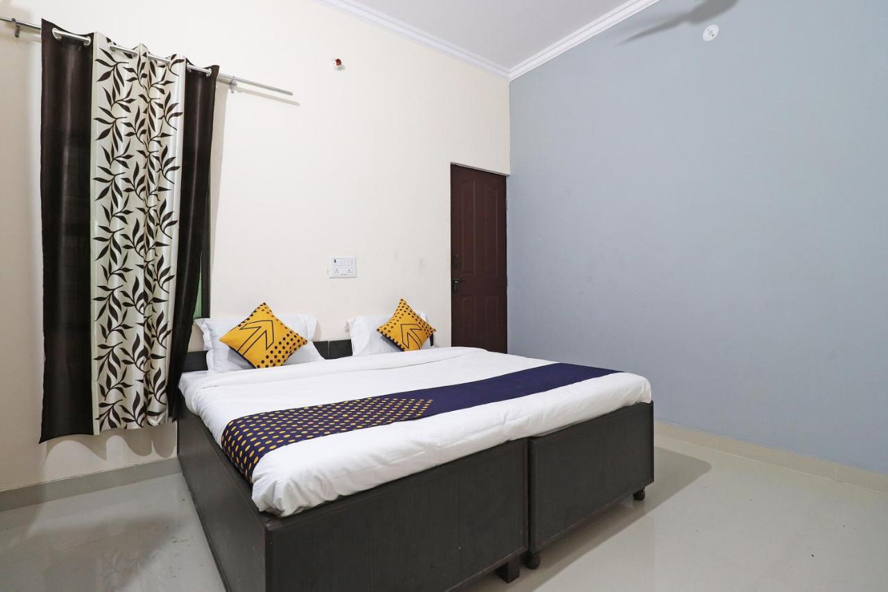 Spot On 61716 Rao Hotel Garhi Harsaru Exterior foto