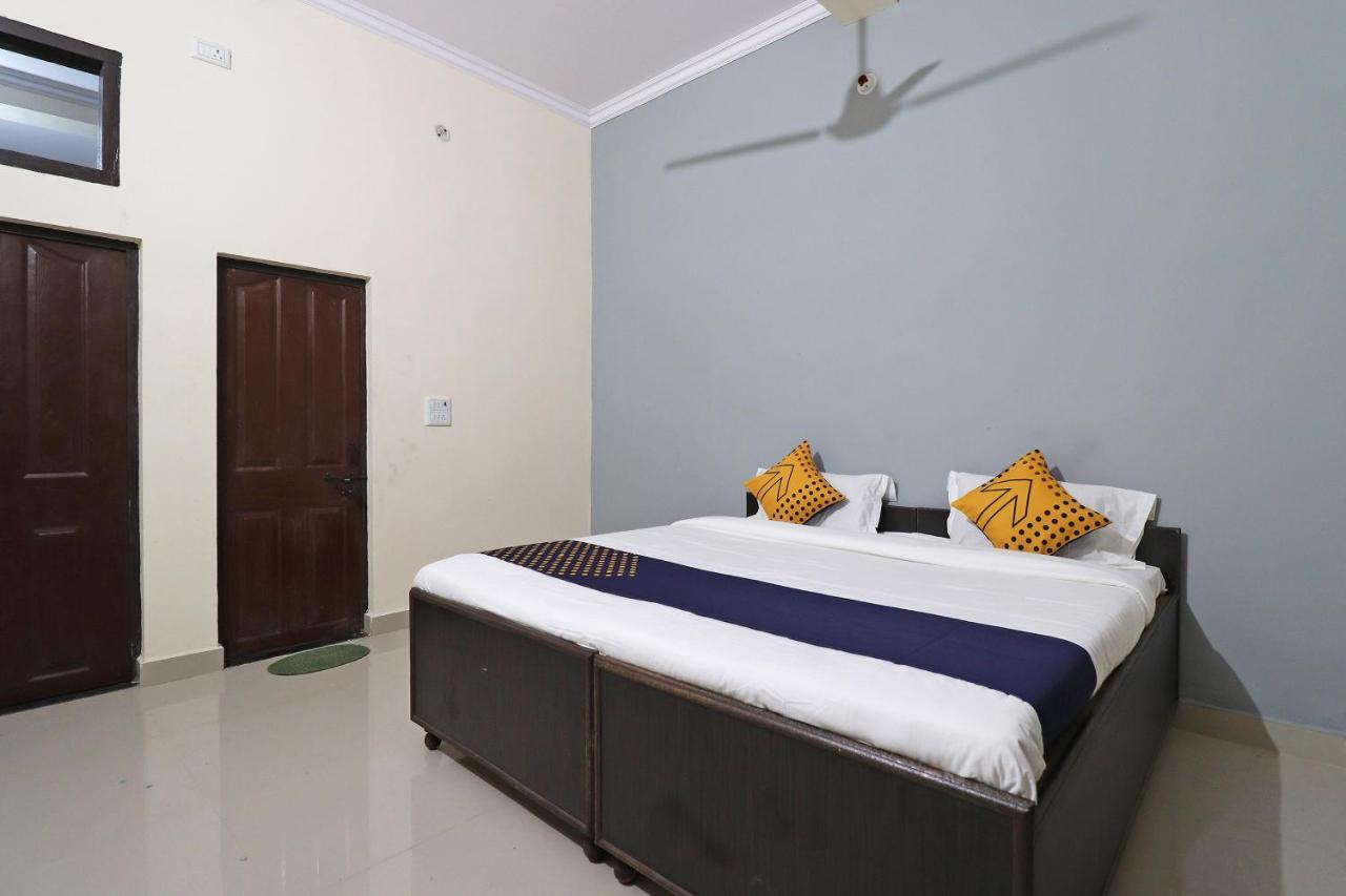 Spot On 61716 Rao Hotel Garhi Harsaru Exterior foto