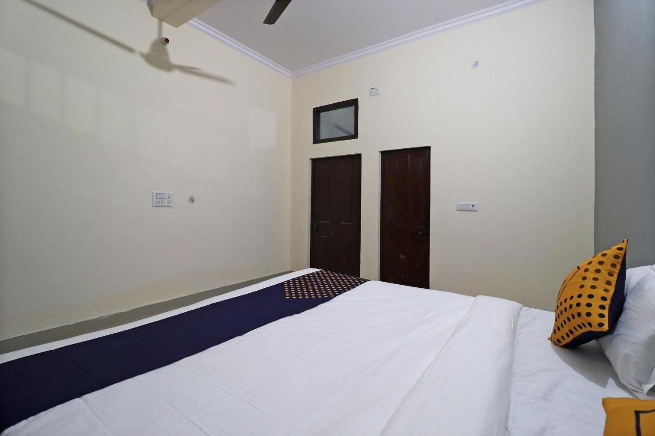 Spot On 61716 Rao Hotel Garhi Harsaru Exterior foto