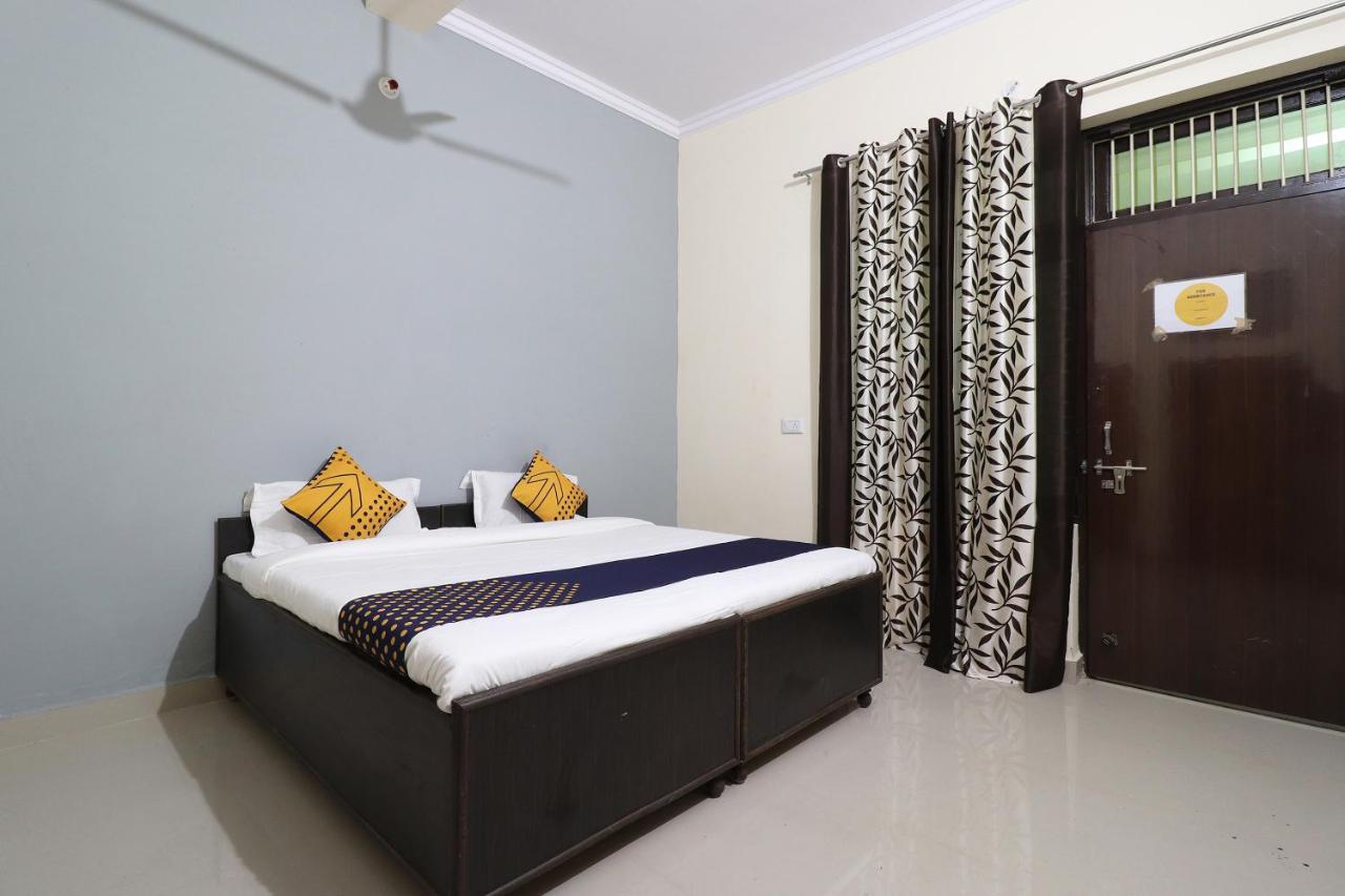 Spot On 61716 Rao Hotel Garhi Harsaru Exterior foto