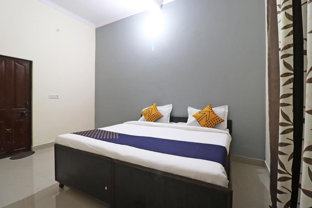 Spot On 61716 Rao Hotel Garhi Harsaru Exterior foto